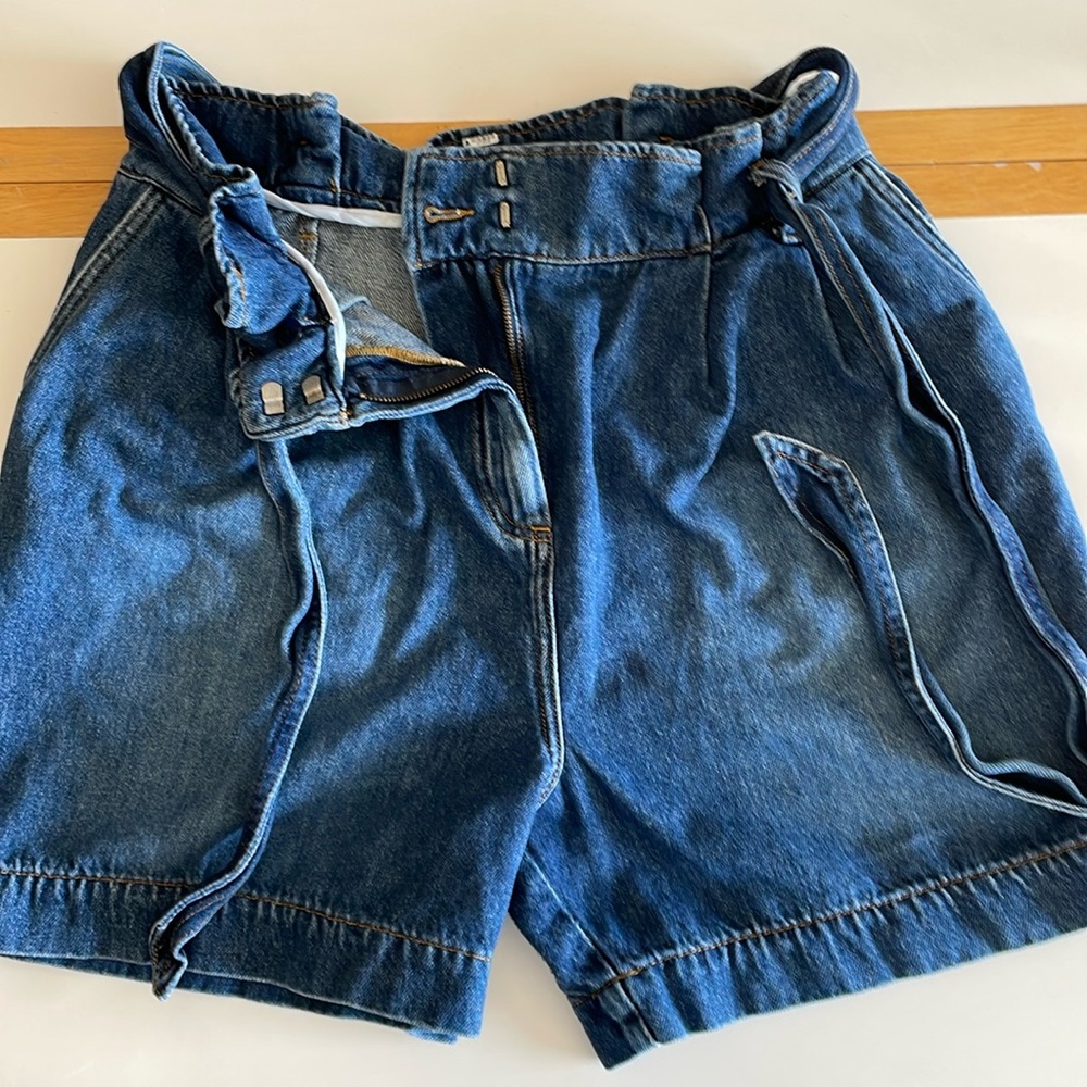 Boden Denim Blue shorts women Sz 10 excellent
